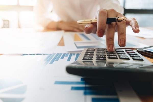 Benefits of using Free Loan EMI Calculator for financial planning, loan comparison, accurate EMI calculation, multiple loan types, and mobile-friendly access